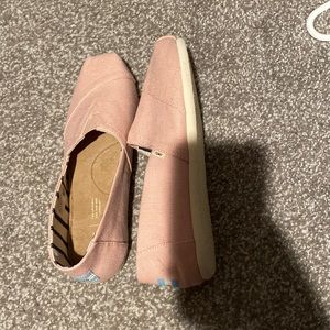 Toms classic shoes. Blush pink